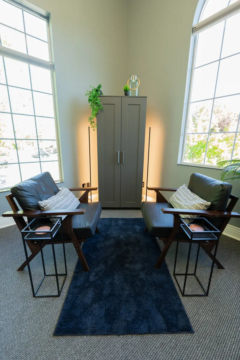 Client waiting area at Aloha Media Studio Eagle